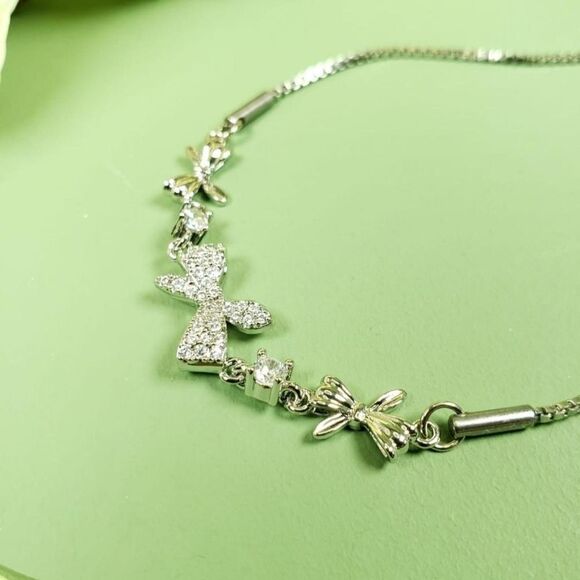 Brand New Silver Rhinestone Ribbon Bracelet - Picture 3 of 7